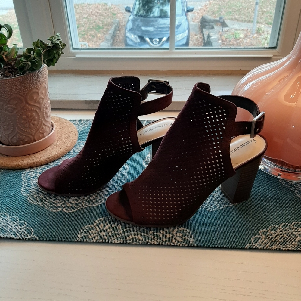 Maroon heels - Picture 6 of 13
